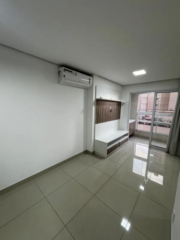 Flat a poucos passos da Praça do Sol Flat com 42m²; Sala com rack, painel e ar c...