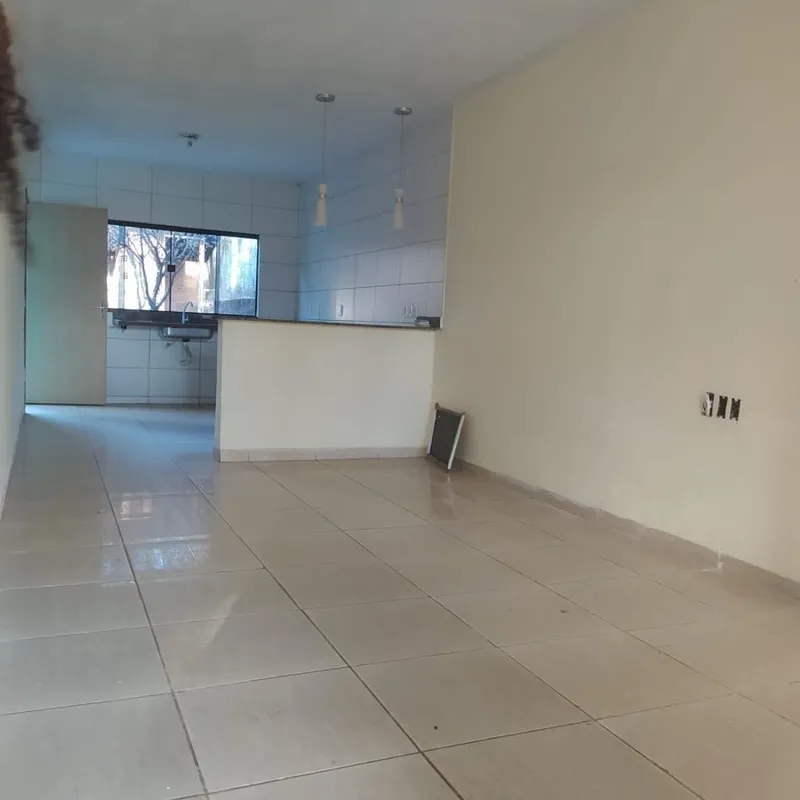 Vende-se casa com 2 quartos, sendo 1 suíte Lote 180 m² Area construida 80 m² 2 q...
