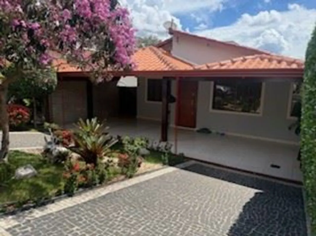 Casa à Venda Condomínio Monte Verde Belíssima casa com excelente padrão de acaba...