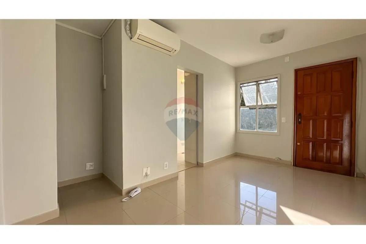 Excelente oportunidade! Apartamento vazado, reformado e pronto para morar.Locali...