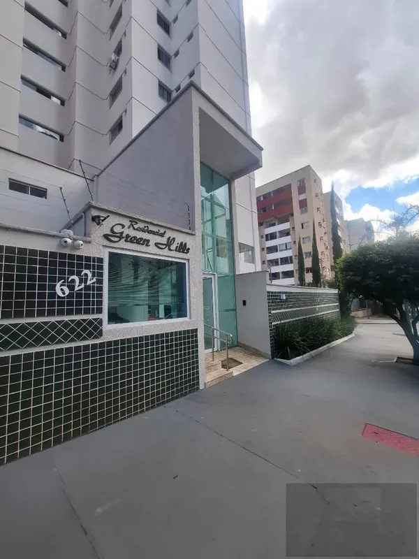 Apartamento amplo e muito bem conservado, com 3 quartos (sendo 1 suíte), todos c...