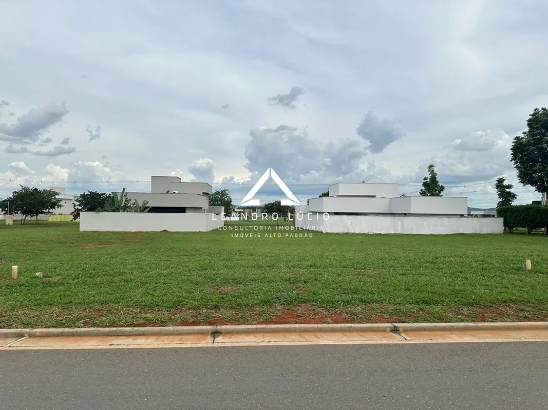 Terreno à Venda 360m² Terras Alpha Residencial 1 Próximo da praça Terreno à vend...