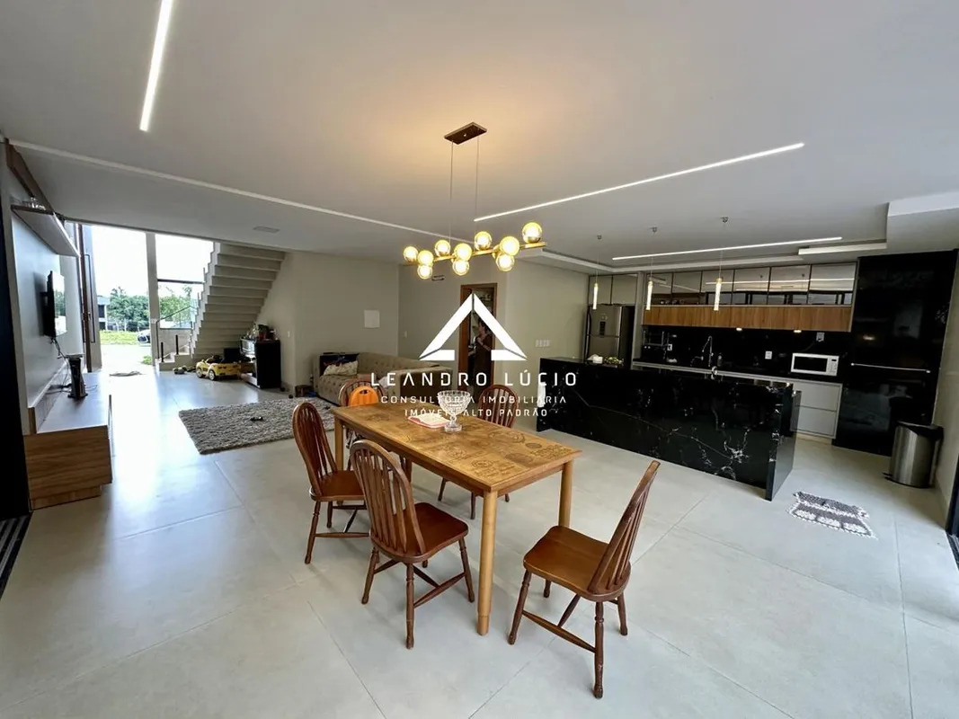 Sobrado à venda com Armários, Jardins Sevilha, Aparecida de Goiânia, GO Casa Sob...