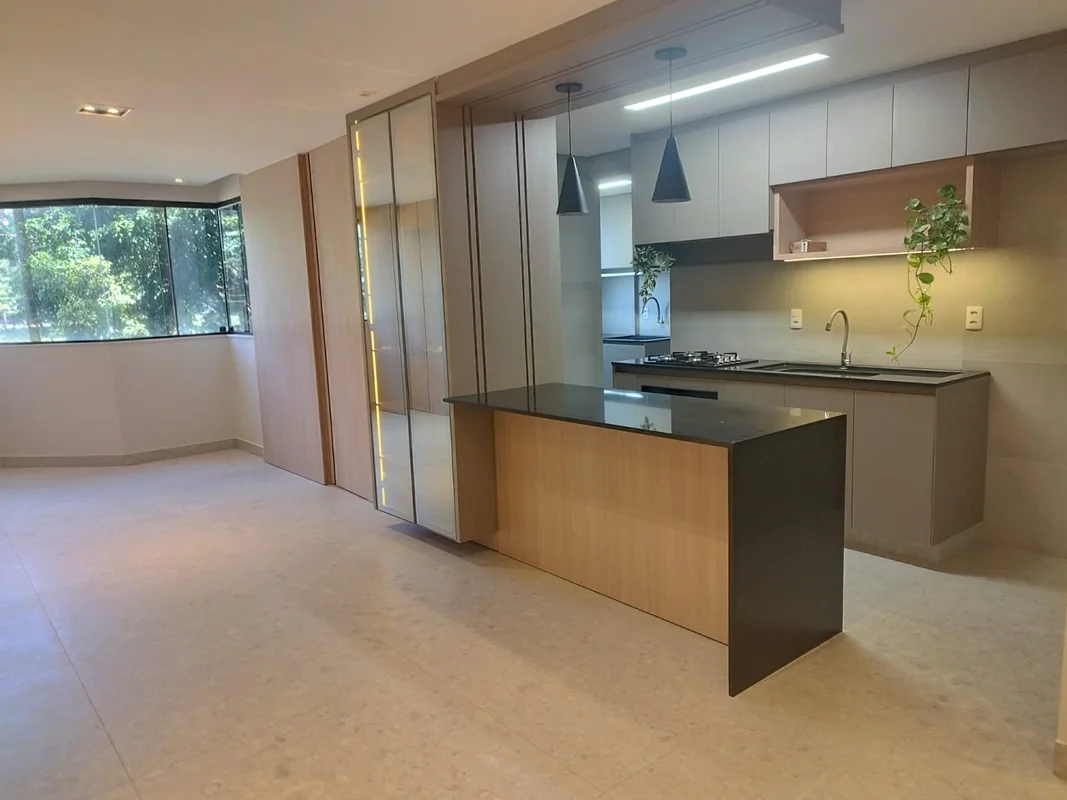 OPORTUNIDADE DE LOCAÇÃO: APARTAMENTO REFORMADO NO CORAÇÃO DA ASA NORTE - R$ 6.80...