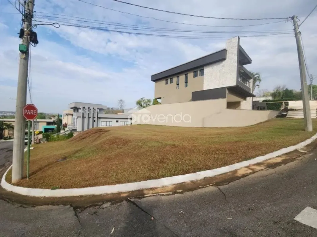 Lote de Esquina 552m² ? Condomínio do Lago, Goiânia/GOMetragem:Área total: 552m²...