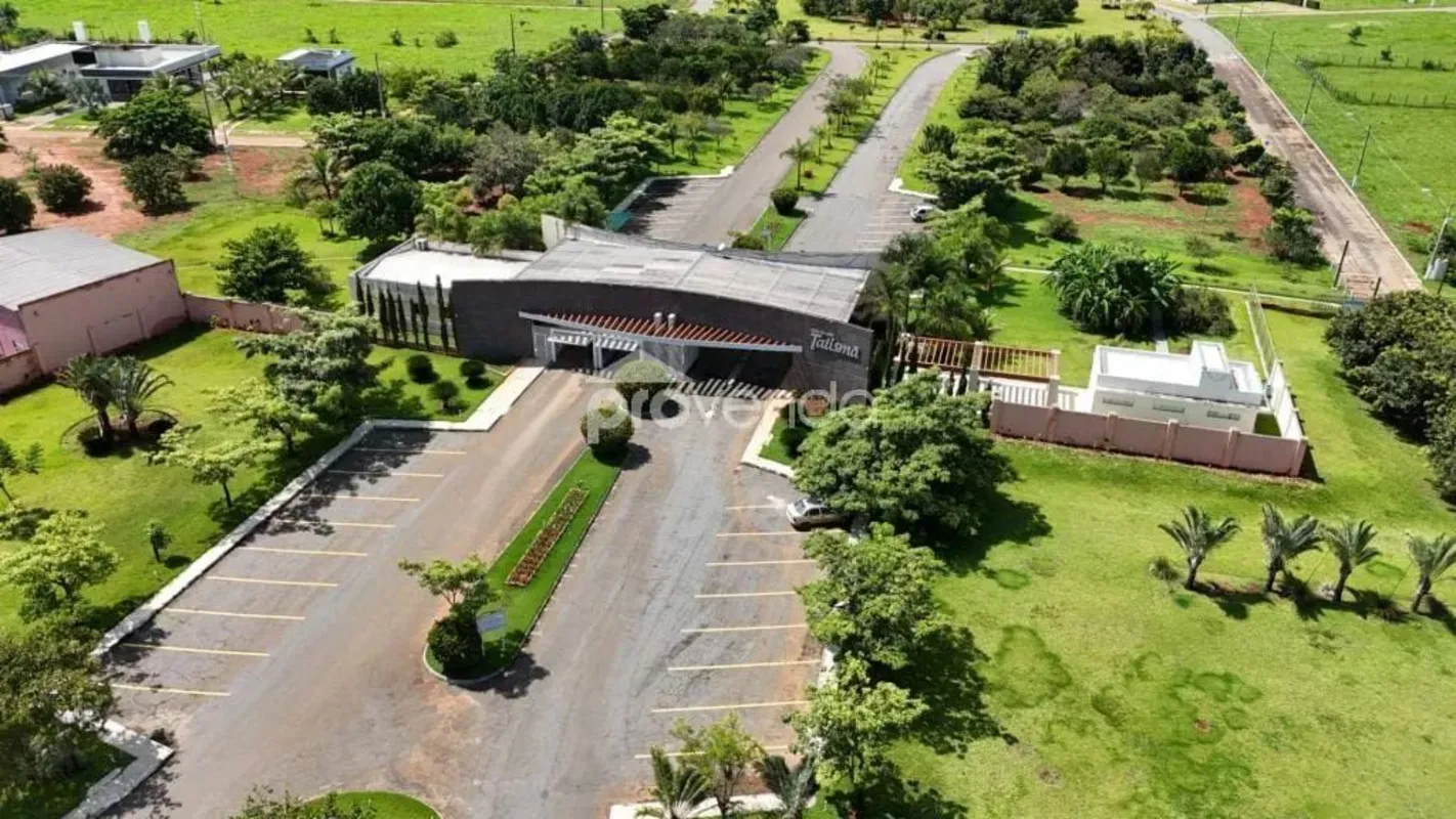 Terreno em EXCELENTE localização no condomínio com 1.721,06 m² privativos, na BR...
