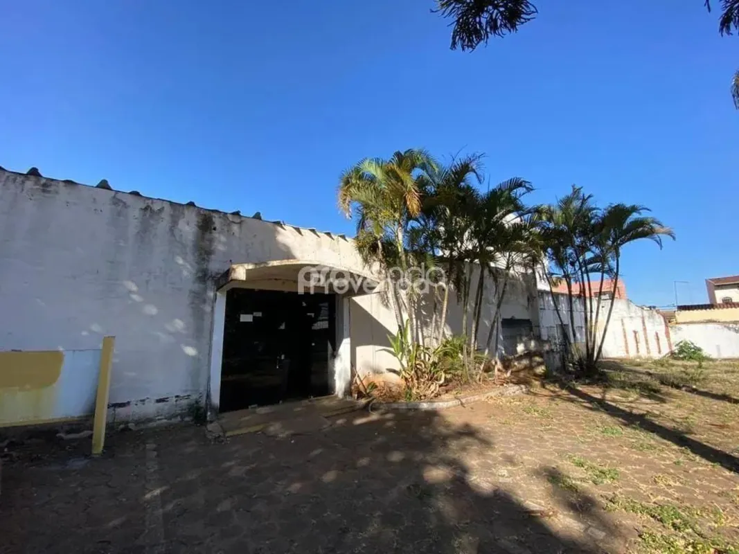Àrea à venda, com construção de 1.375 m² e seu respectivo terreno, constituído p...