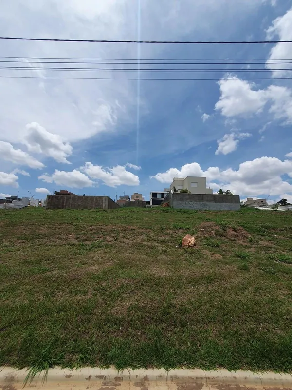 Aproveite a oportunidade de adquirir este lote de 331m² em um condomínio fechado...