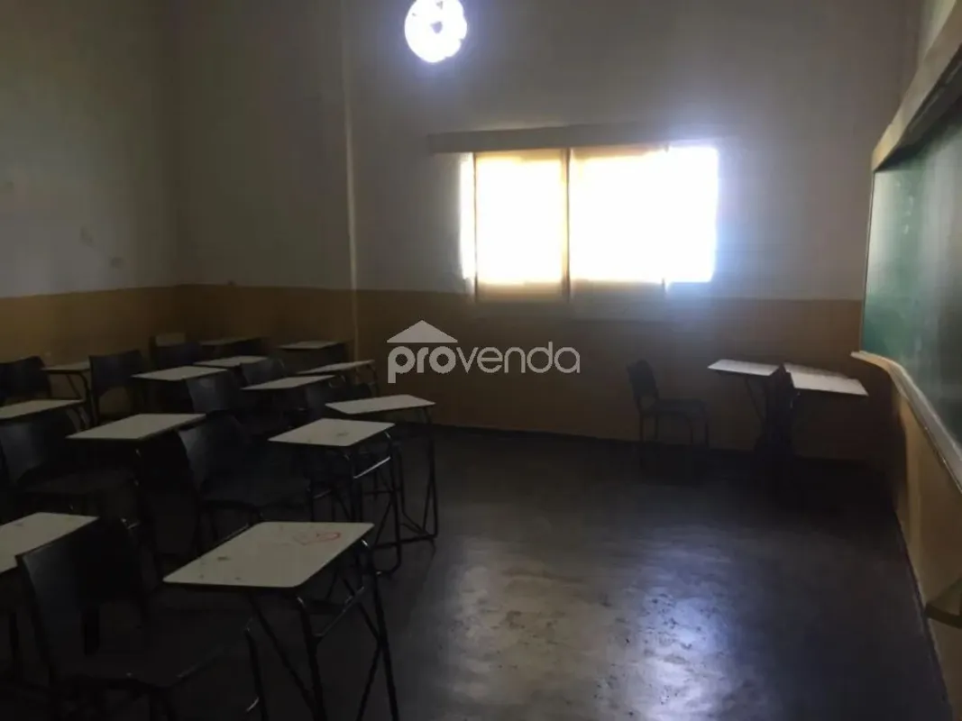Prédio comercial para aluguel com amplo salão com banheiro masculino e feminino,...
