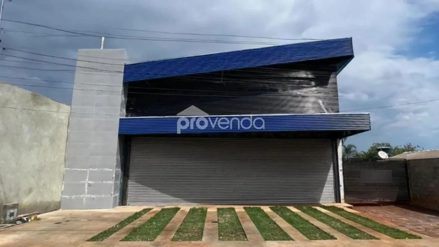 Este galpão comercial, localizado em excelente área na cidade de Senador Canedo,...