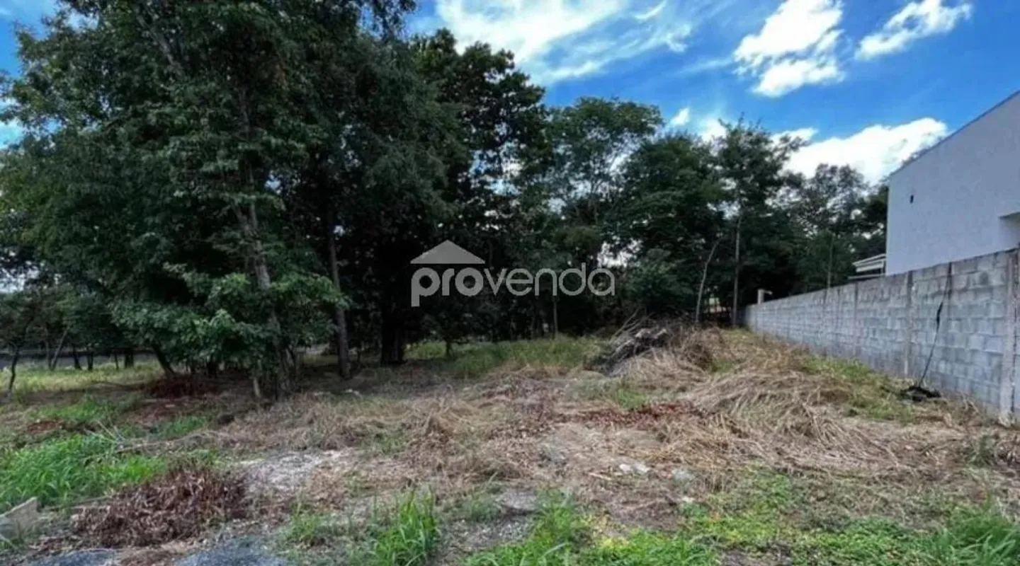 Este lote residencial de 1.395 m² está localizado no Condomínio Villa Verde, em ...