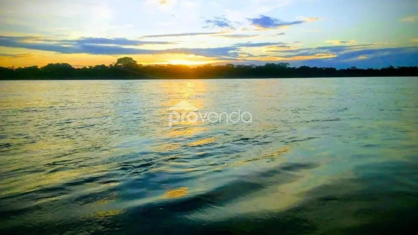 VENDE-SE ÁREA EM ARUANÃ COM 1.194,95 m². Um lote com 398,97 m². Outro lote com 7...