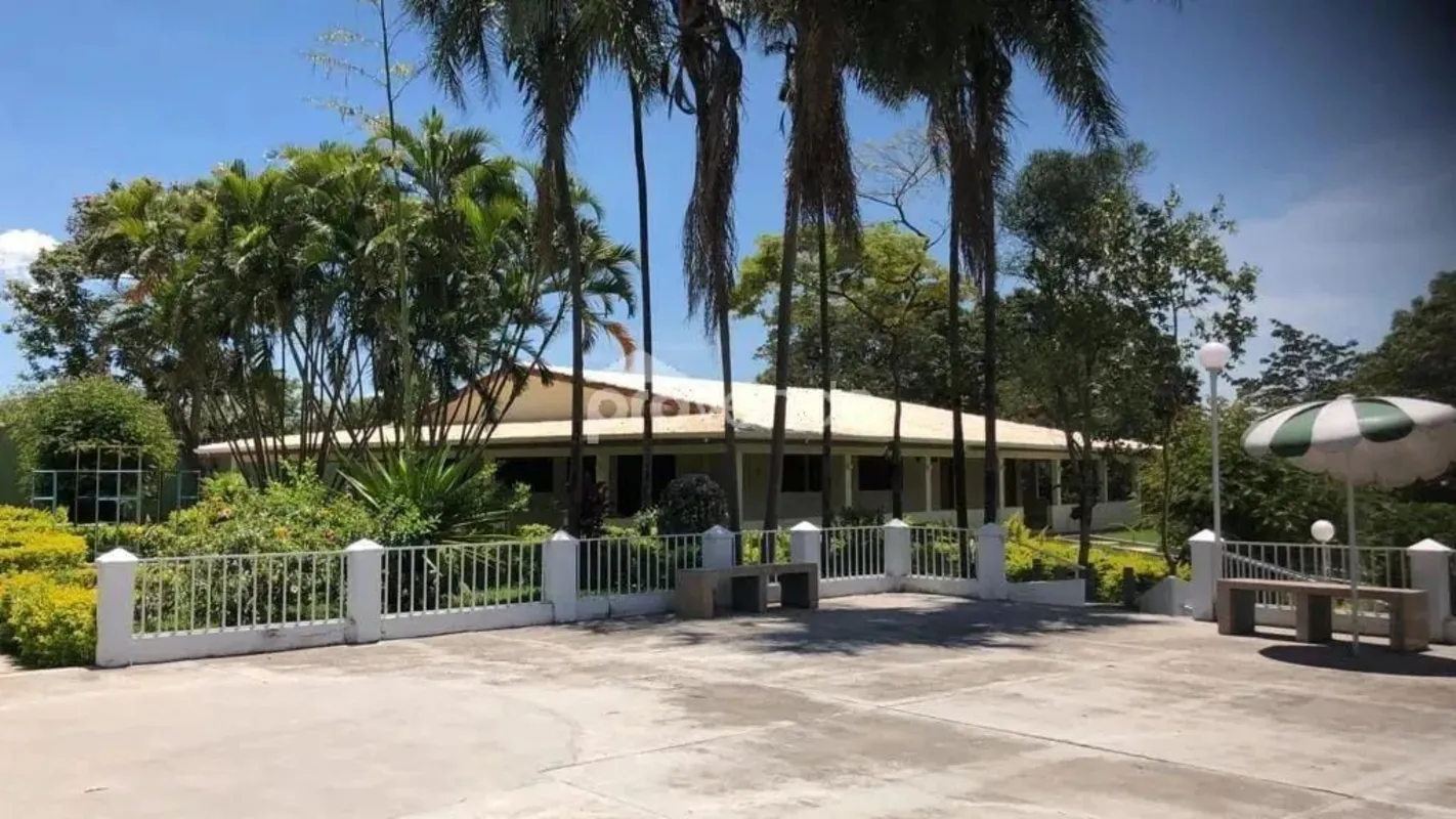 Um Espaço Exclusivo para Celebrações e ConvençõesApresentamos o Casarão Esmerald...