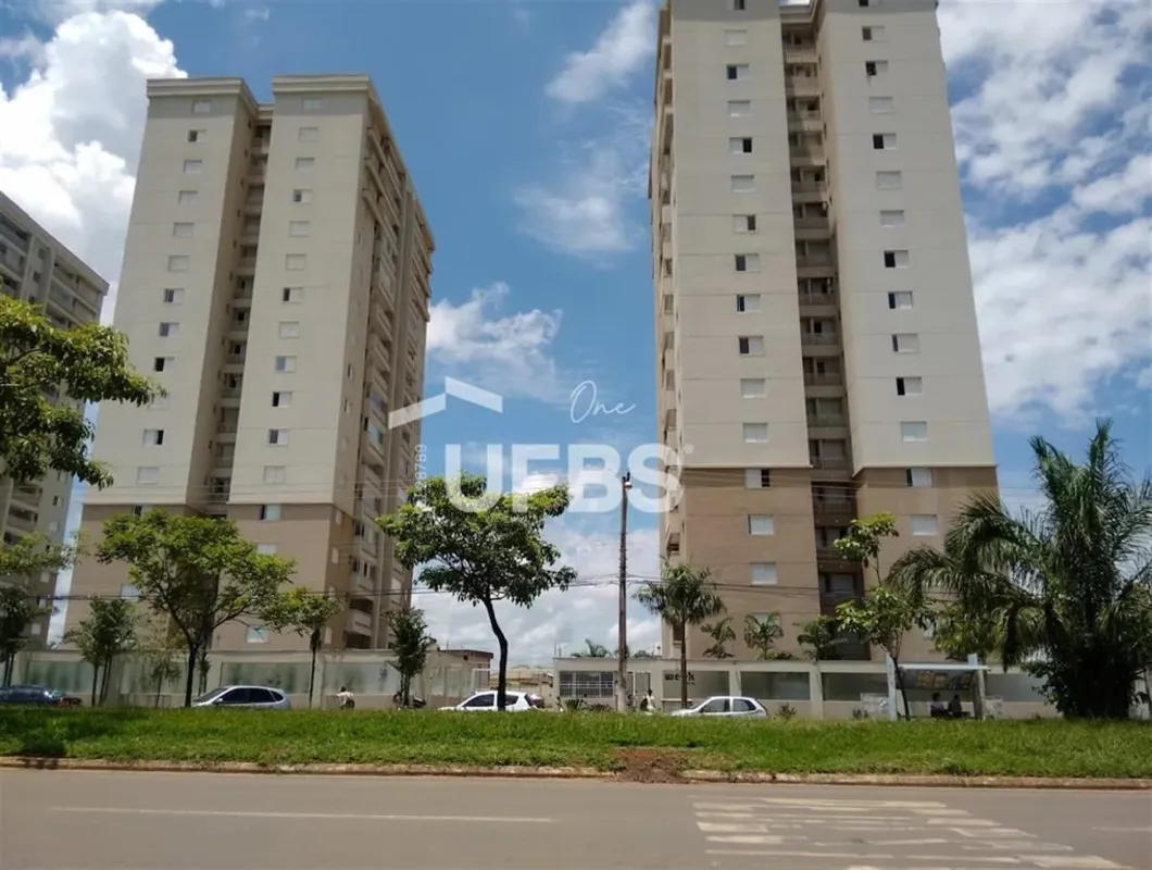 COD U-0032199 - Apartamento reformado e semimobiliado à venda no Edifício Week F...