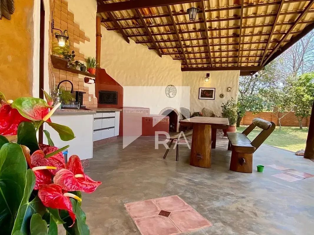 A cidade em si é pequena e agradável, com charmosos cafés, sorveterias, bares e ...