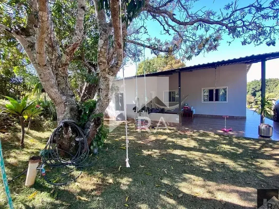  Chácara no Park Way com 3,8 hectares e 4 casas próximo ao Plano PilotoUma oport...