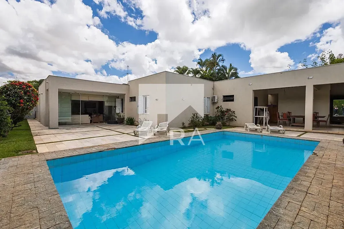 Excelente oportunidade no Lago Sul, QI 21, uma das localizações mais desejadas e...