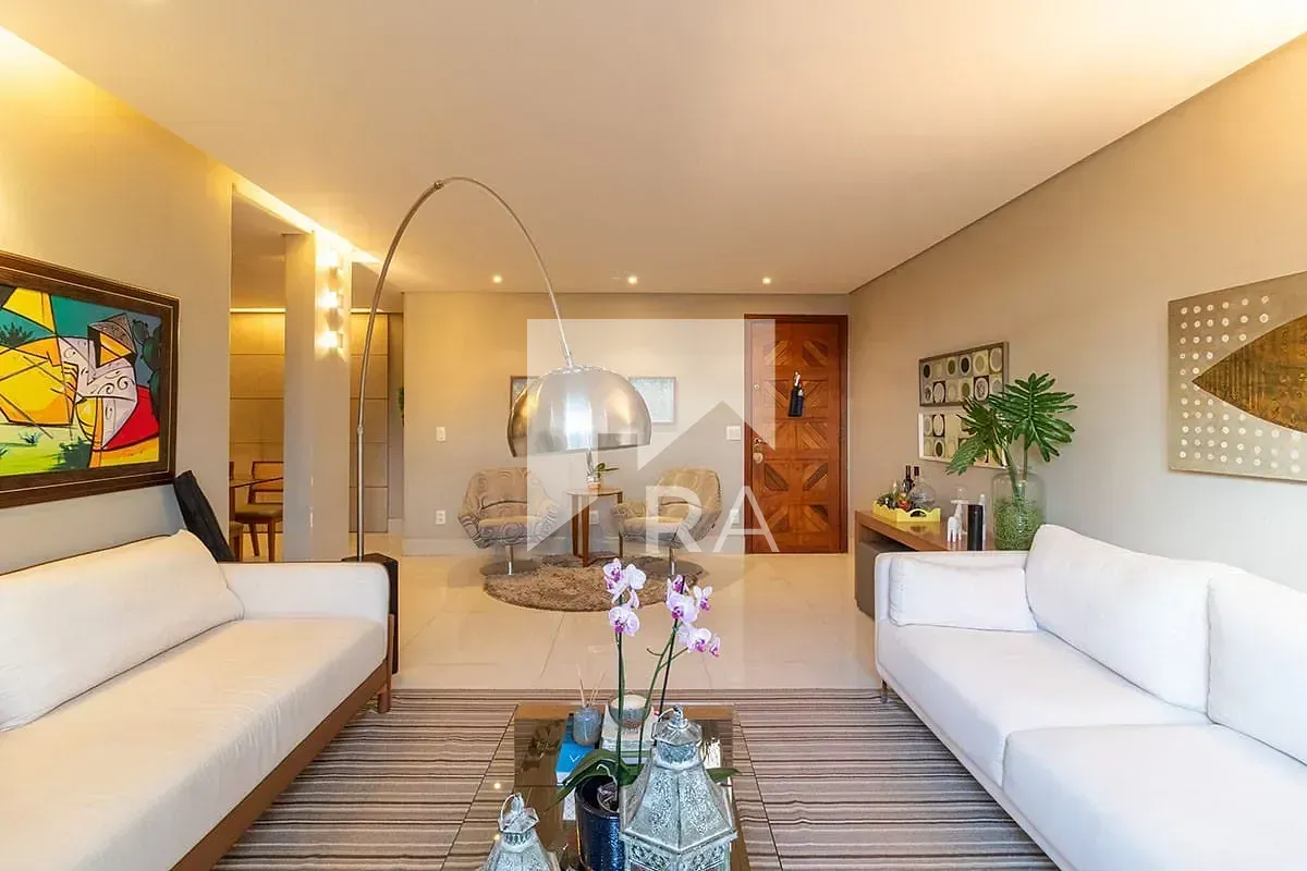 3 suítes reformado na SQN 203 Vazado, nascente e localização central no Plano Pi...