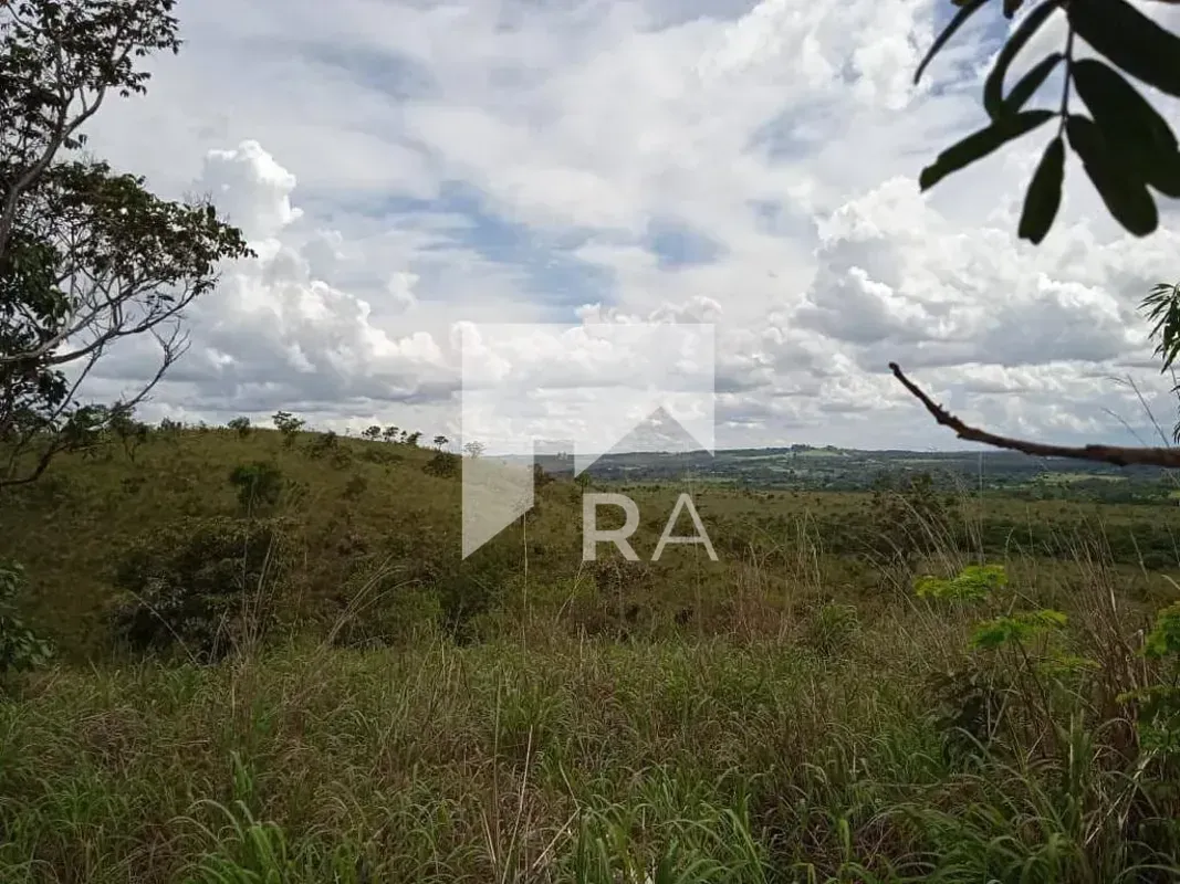 Esta chácara localizada na Área Rural de São Sebastião, em Brasília, oferece uma...