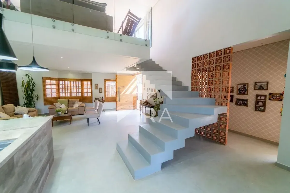 Charmosa, prática e funcional, esta casa está localizada em uma das áreas mais p...