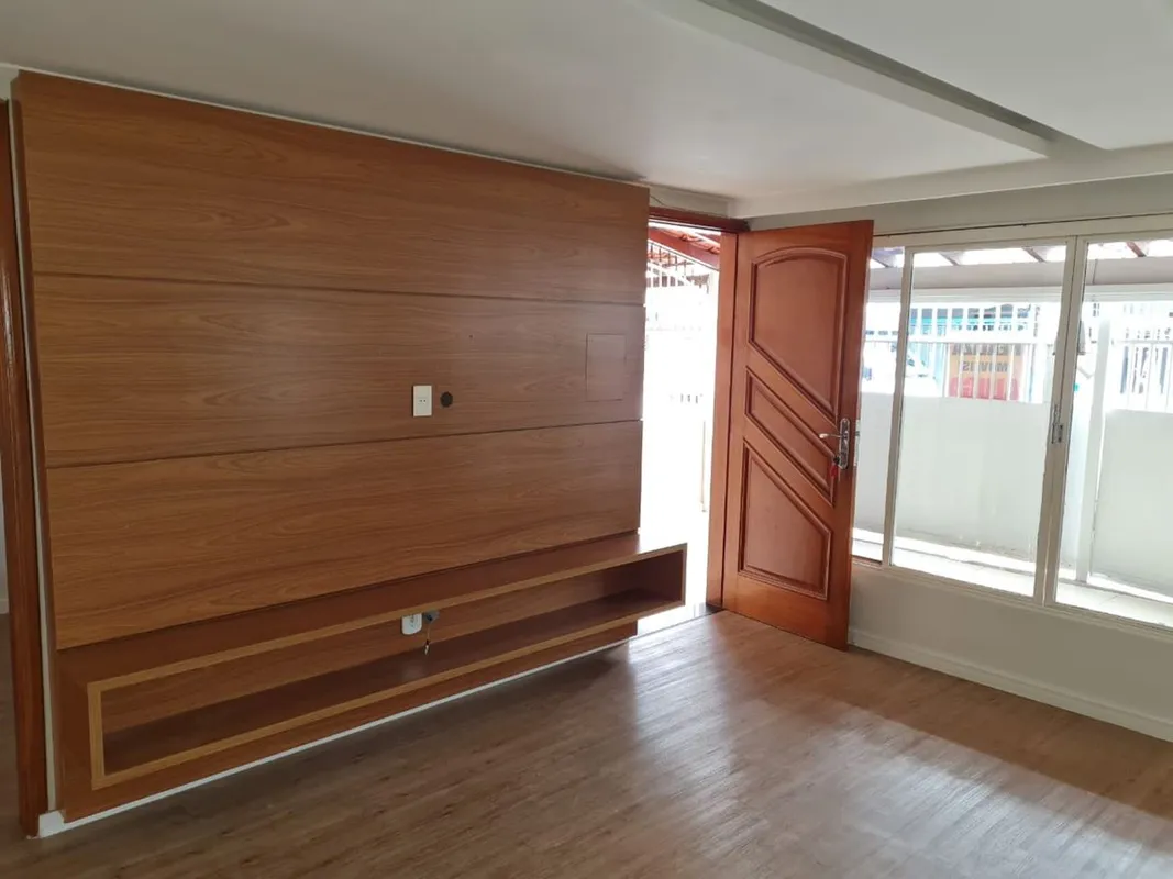 CASA QI 04 REFORMADA SALA AMPLA, 03 QUARTOS SENDO UMA SUITE ARMARIOS, OTIMA COZI...