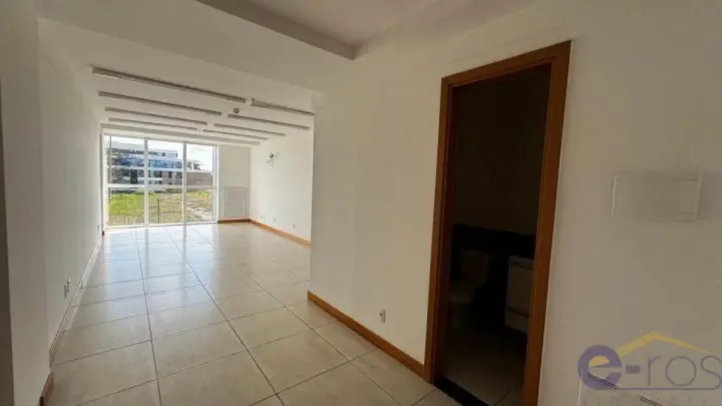 Sala comercial para locação em edifício corporativo moderno no SIG, com localiza...