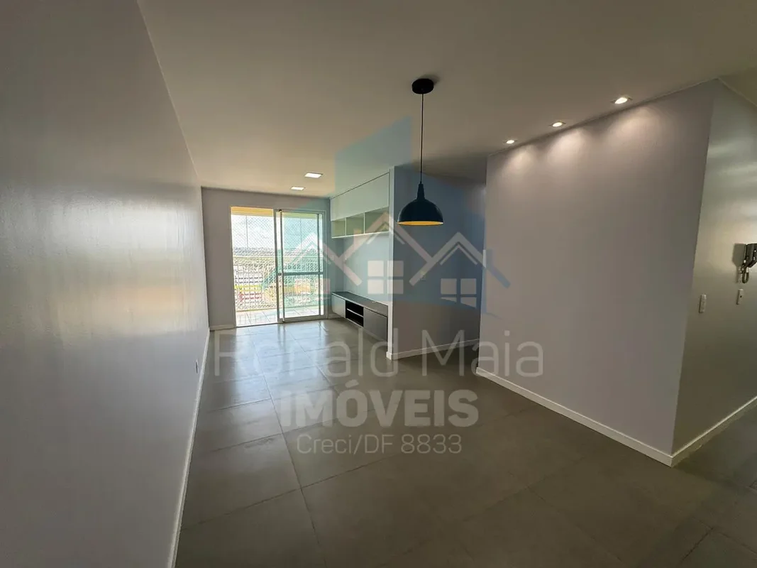 Ronald Maia Imóveis - ALUGA esse lindo e reformado apartamento no RESIDENCIAL FL...