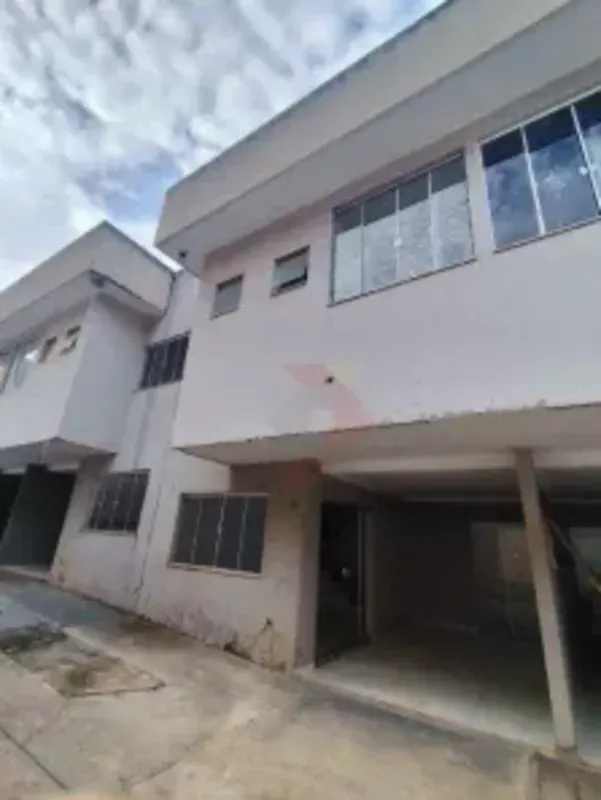 Sobrado com 3 Quartos para alugar, 150m² - Santa Genoveva 3 quartos, sendo 1 suí...