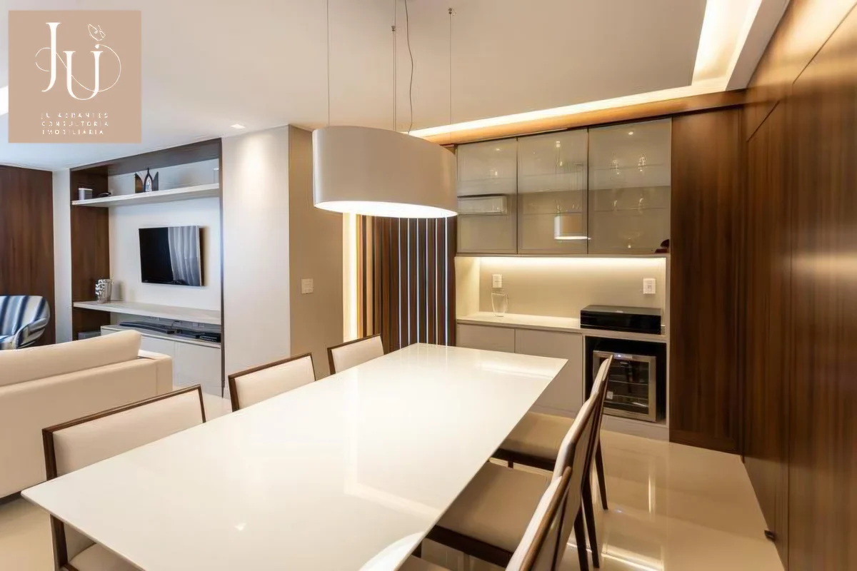 Apresentamos uma verdadeira obra-prima do design de interiores no coração do Nor...