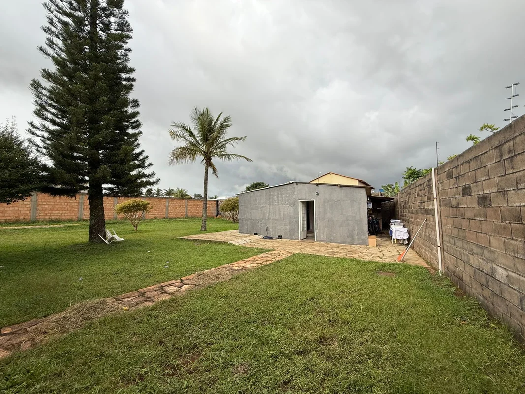 Casa ponte alta Condomínio fechado, alto padrão Rua Chiara Lote: 545m2 Área cons...