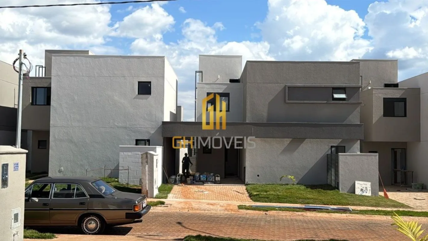 GH2365O sobrado possui - 2 suítes - Sala de estar - Cozinha - Área de serviço - ...