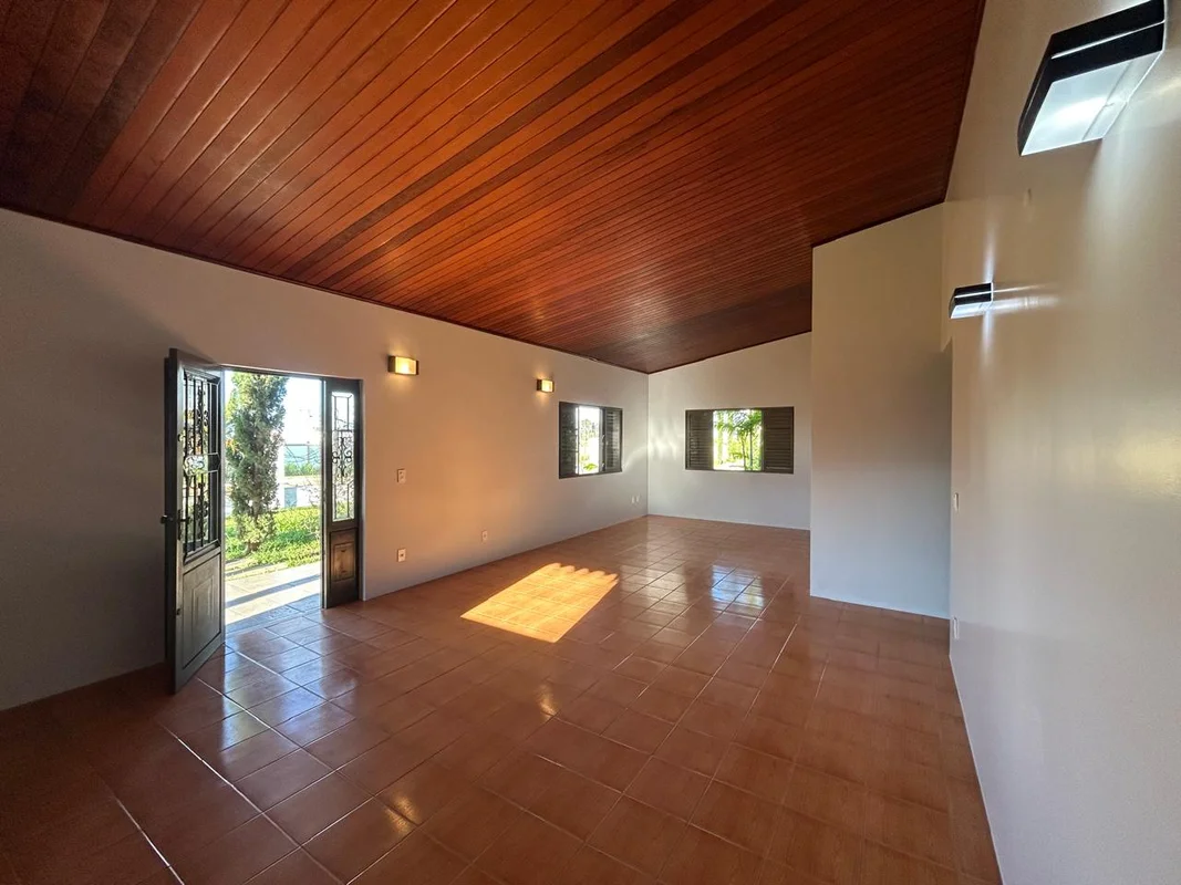 Descubra uma casa confortável e prática no coração do Park Way, em Brasília, loc...