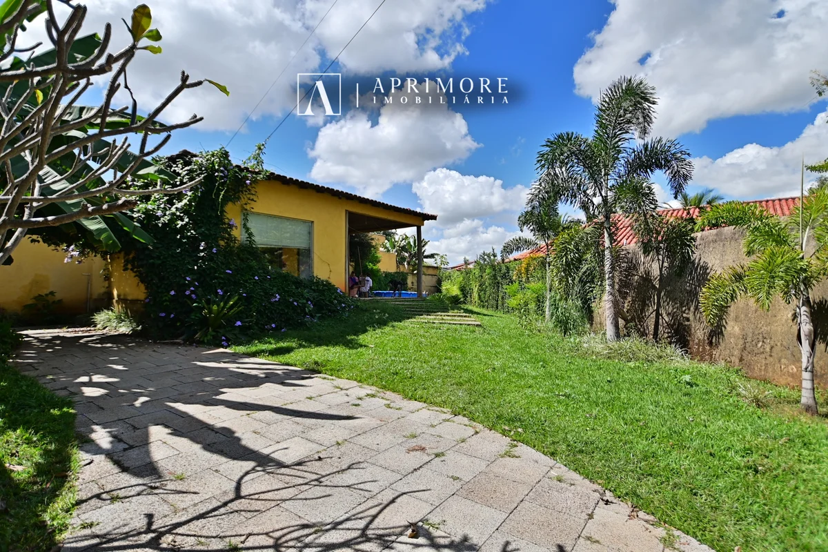 APRIMORE IMOBILIÁRIA VENDE:Casa térrea e de esquina no Condomínio Mansões Colora...