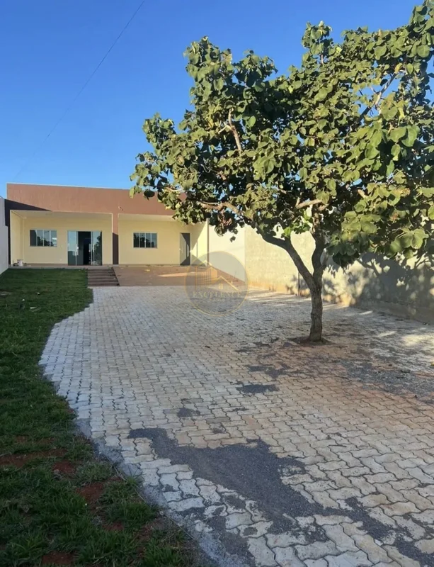 Excelente casa térrea na LAJE;2 quartos sendo 1 suíte;Banheiro social;Sala para ...