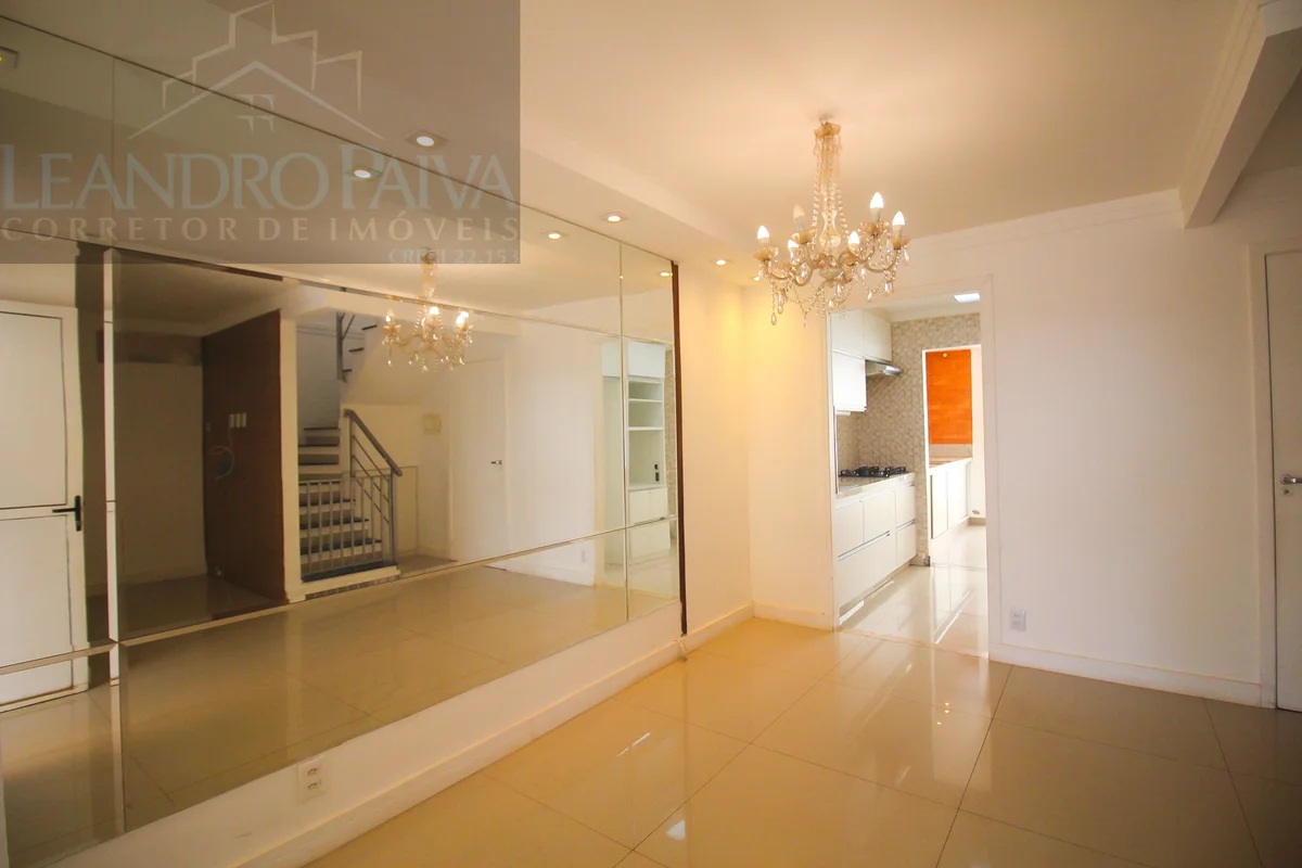 Sobrado completo em condomínio seguro e com lazerAndar térreo:Sala confortável e...