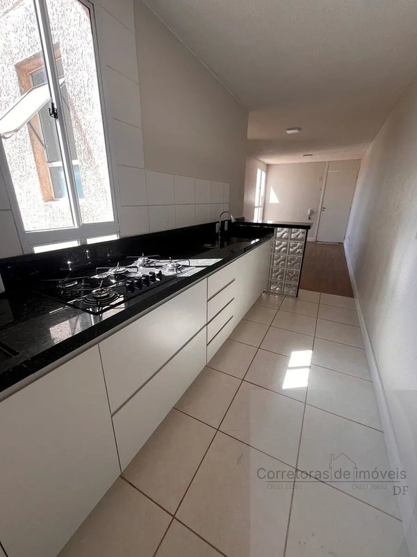 Descubra um apartamento confortável e bem localizado na QR 203, Santa Maria, DF....