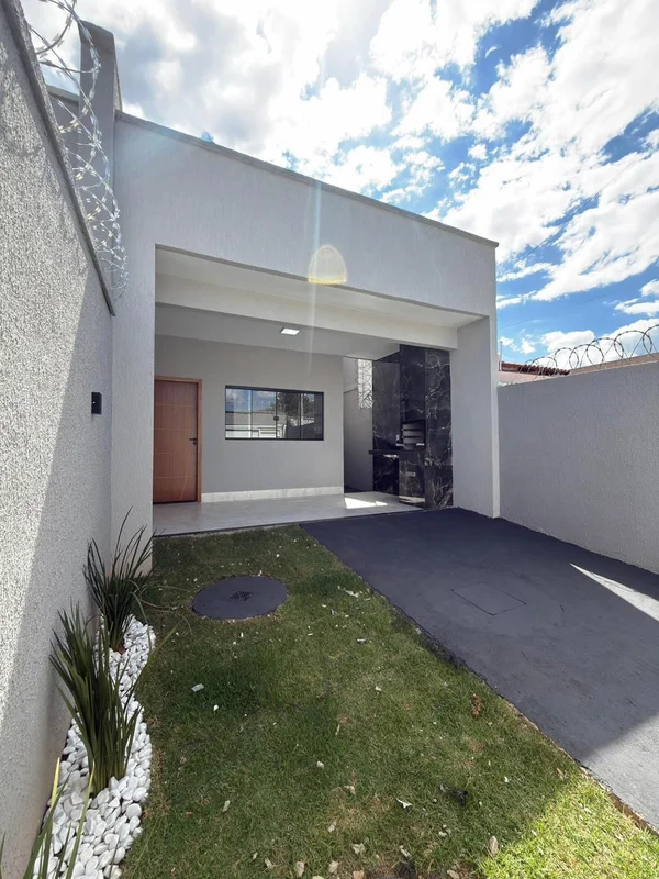  CASA SETOR SANTA FÉ – GOIÂNIA PRÓXIMO AO CONDOMÍNIO MADRI 2 quartos sendo uma s...