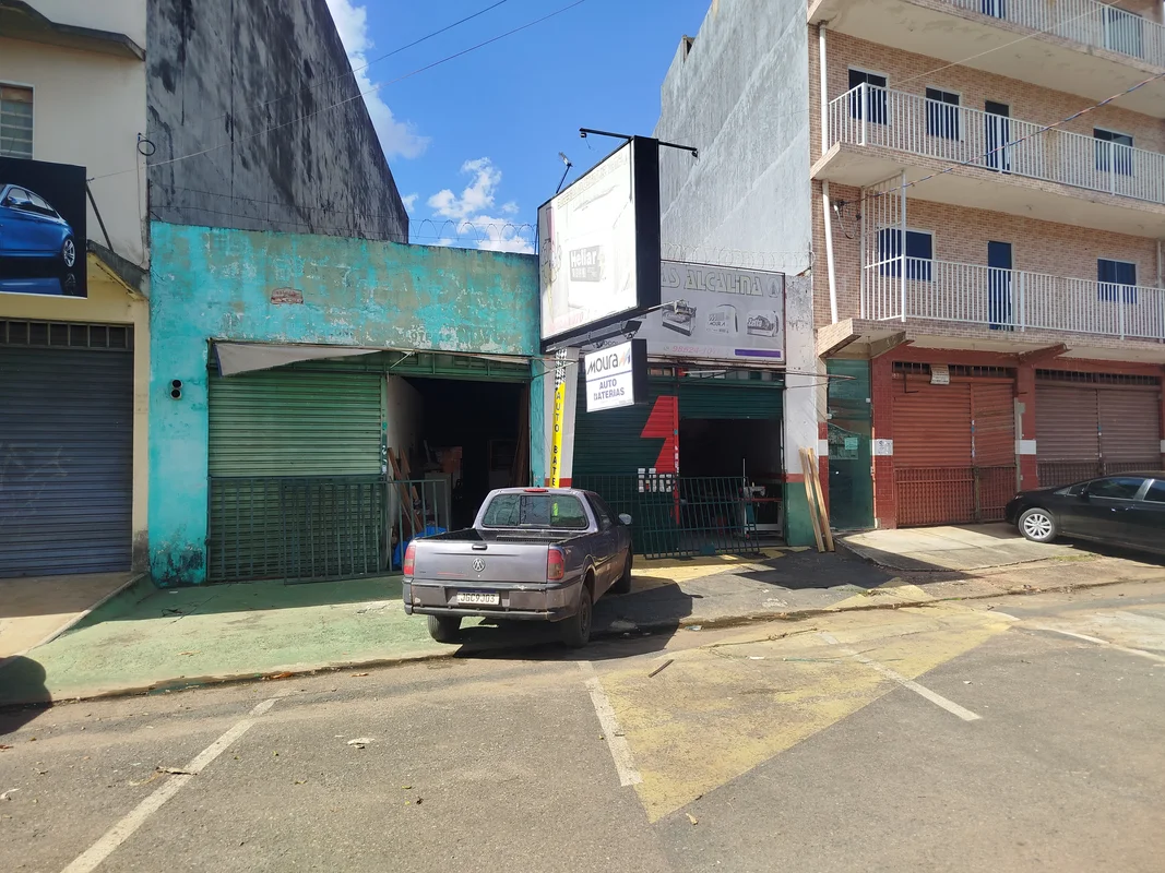 OPORTUNIDADE IMPERDÍVEL – VENDA URGENTE!Imóvel comercial com 285 m² de lote, pro...