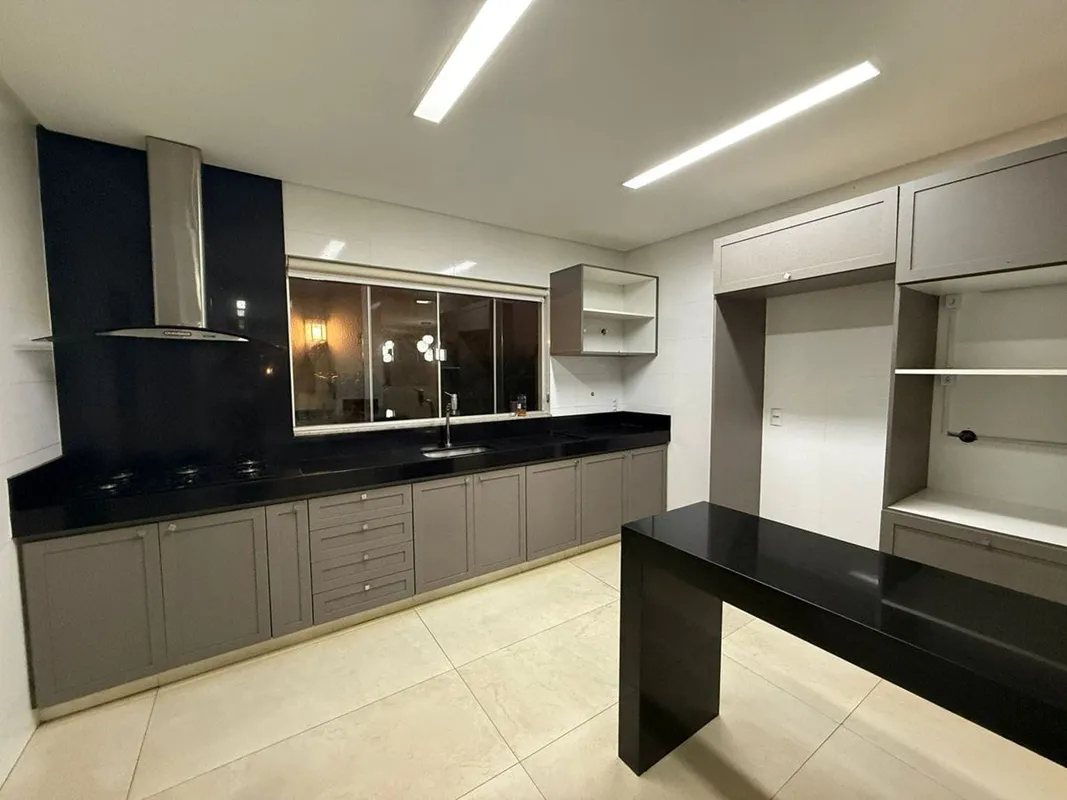 Se você busca conforto, elegância e praticidade em um só lugar, este sobrado é a...