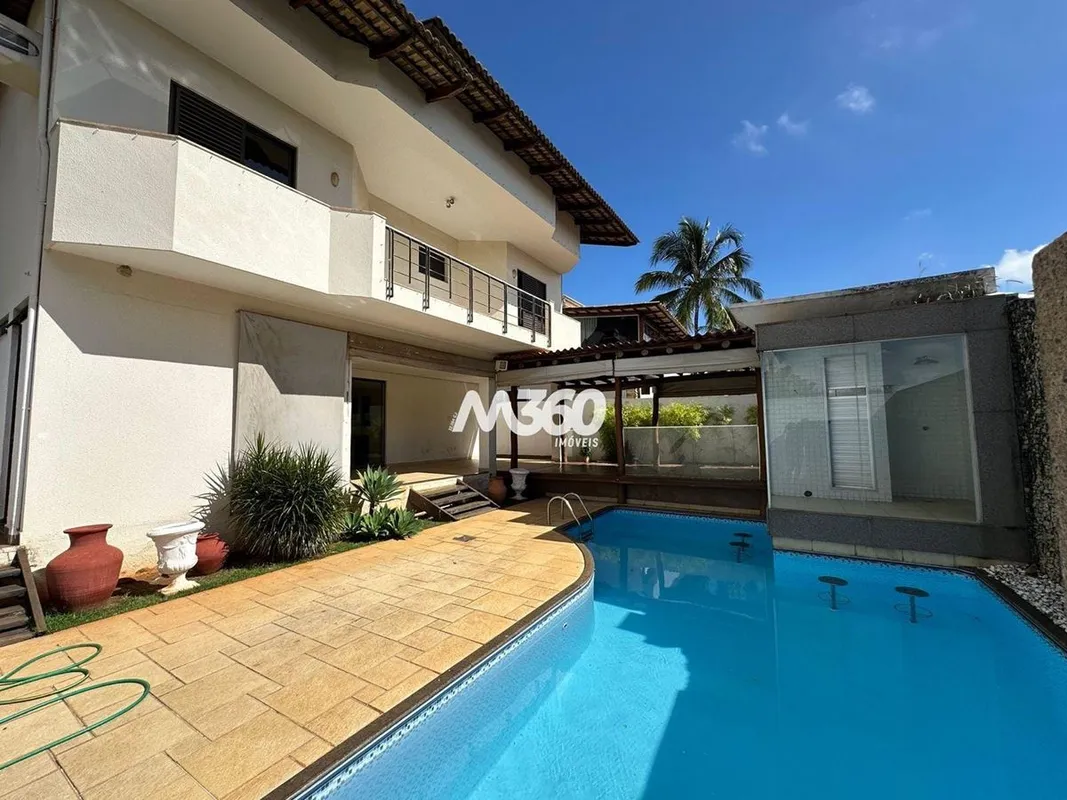 Área construída: 363 m²Terreno: 434 m²4 suítes plenas4 vagas de garagem Destaque...