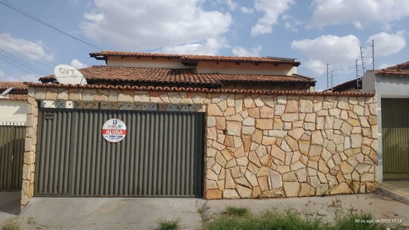 Casa com aproximadamente 116m², contendo: 03 Quartos sendo 01 Suíte, Jardim de i...