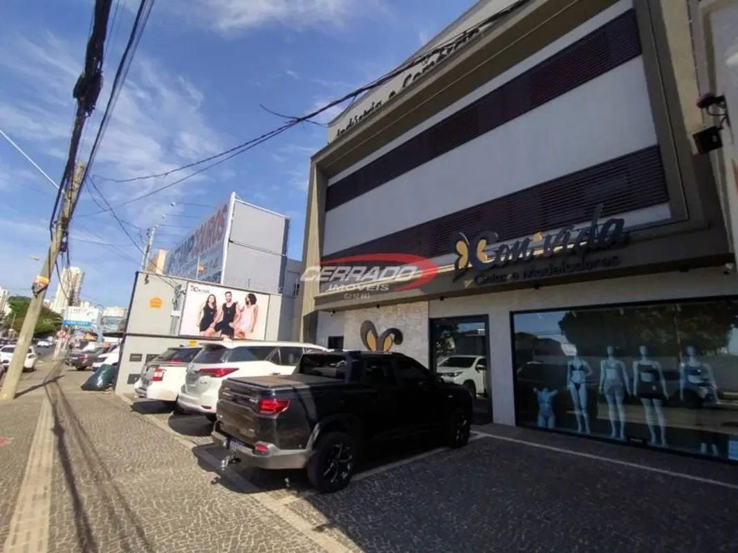 Sala comercial toda no porcelanato, blindex, pia em granito, banheiro completo, ...