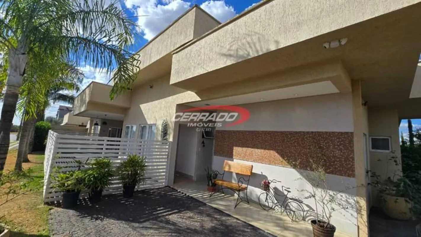 Casa de Esquina no Jardins Lisboa – Goiânia/GOModerna e muito bem iluminada, est...