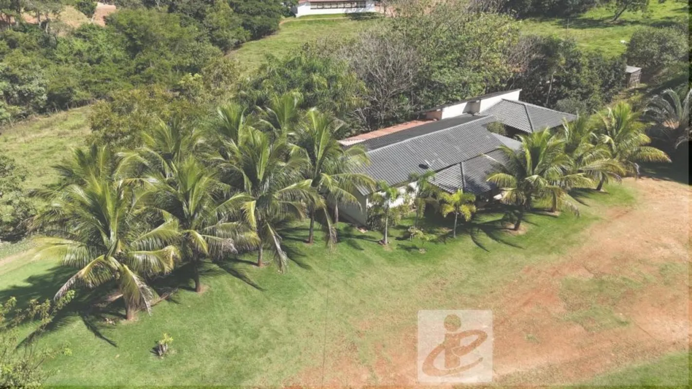 Chácara - Nova Veneza/GOCód. 939 44.400 m2Curral completo com madeiras nobres ma...