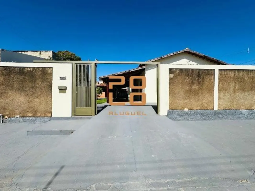 Casa para alugar no Setor Parque Atheneu, com 296 m². Possui três quartos, sendo...