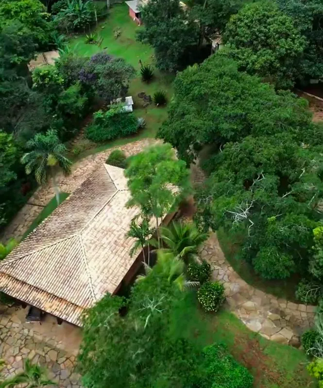 Casa principal construÃ­da em madeira de lei e alvenaria, forro em gesso acarton...