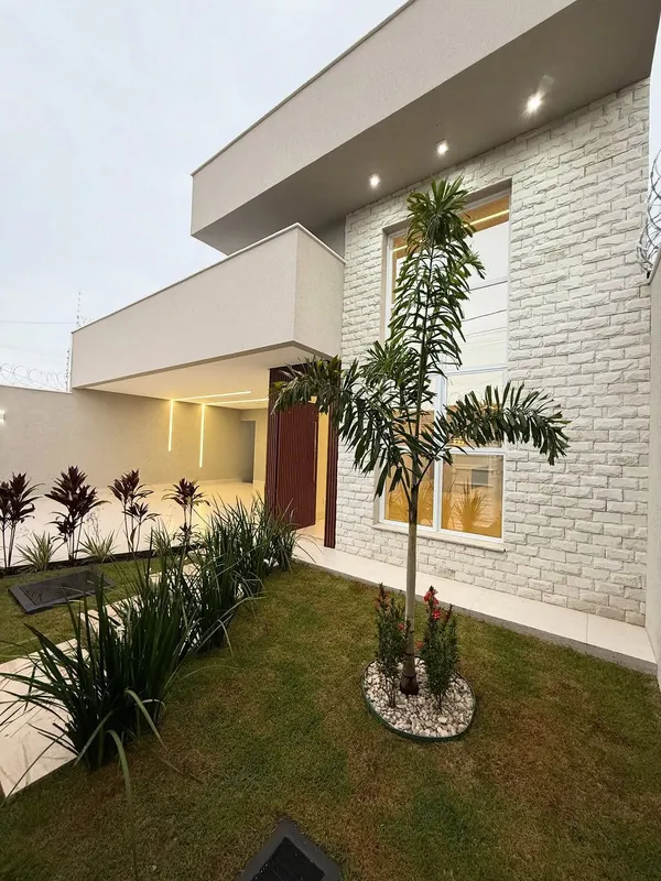 CASA NO SETOR TRÊS MARIASCasa moderna com 3 suítes plenas, acabamento sofisticad...