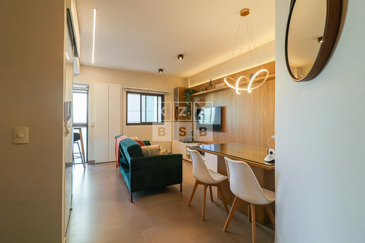 Descubra o charme deste apartamento reformado no CA do Lago Norte, onde o requin...