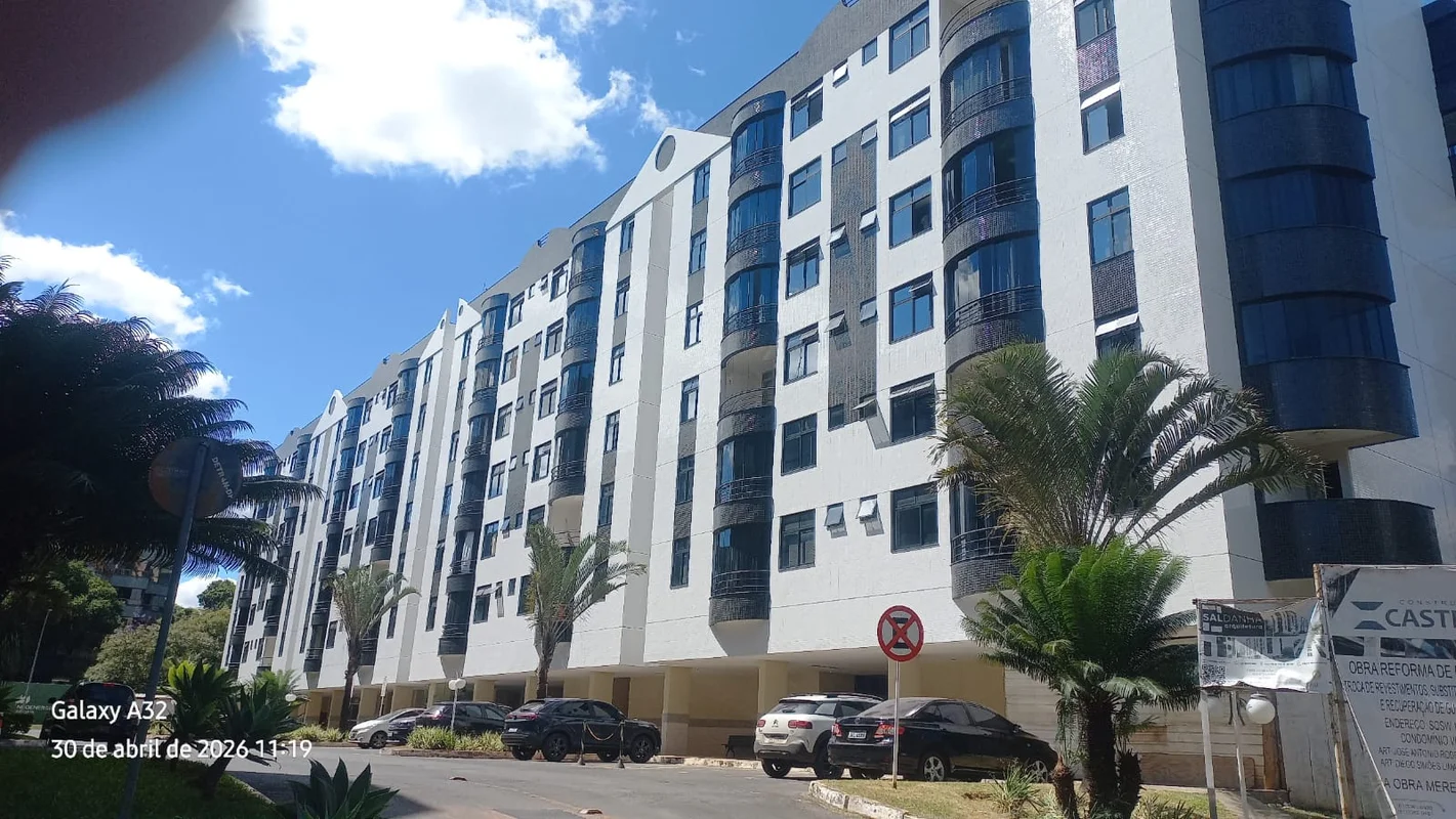 Descubra um apartamento acolhedor e bem localizado na SQSW 105 Bloco E, no coraç...