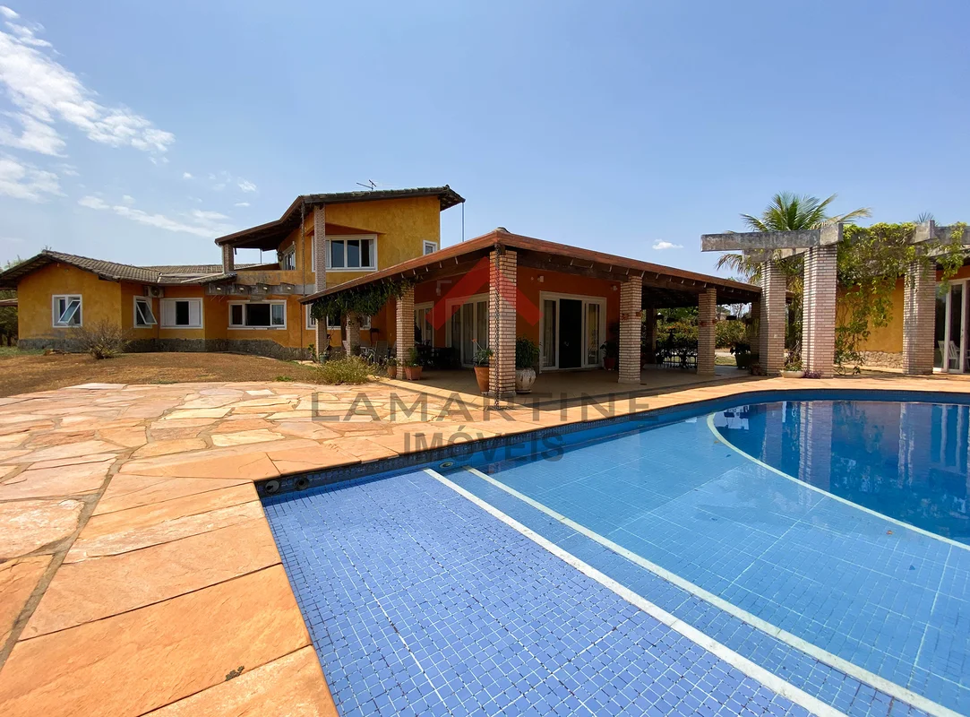 Excelente oportunidade para quem busca casa ampla, estilo colonial e com total p...